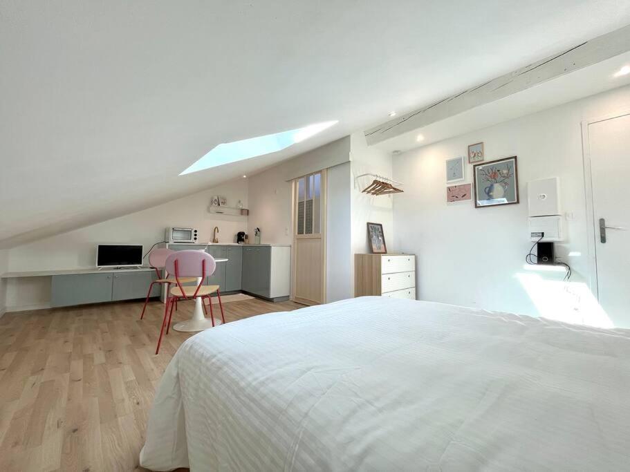 Studio Jade : Charmant Logement Place Clemenceau Apartment Pau Bagian luar foto